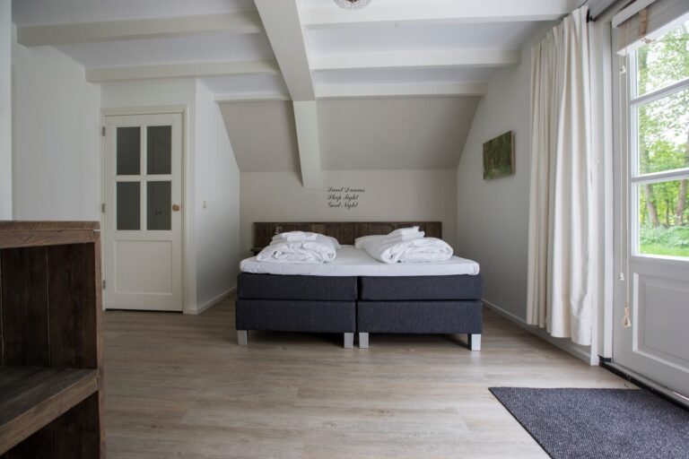 Gerealiseerd project: master bedroom vakantiewoning Duins End Oostvoorne - Zuid-Holland | Huis & Interieur